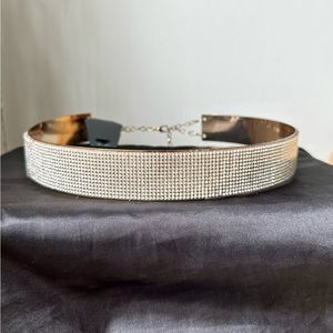 Metallic belt with rhinestones.
